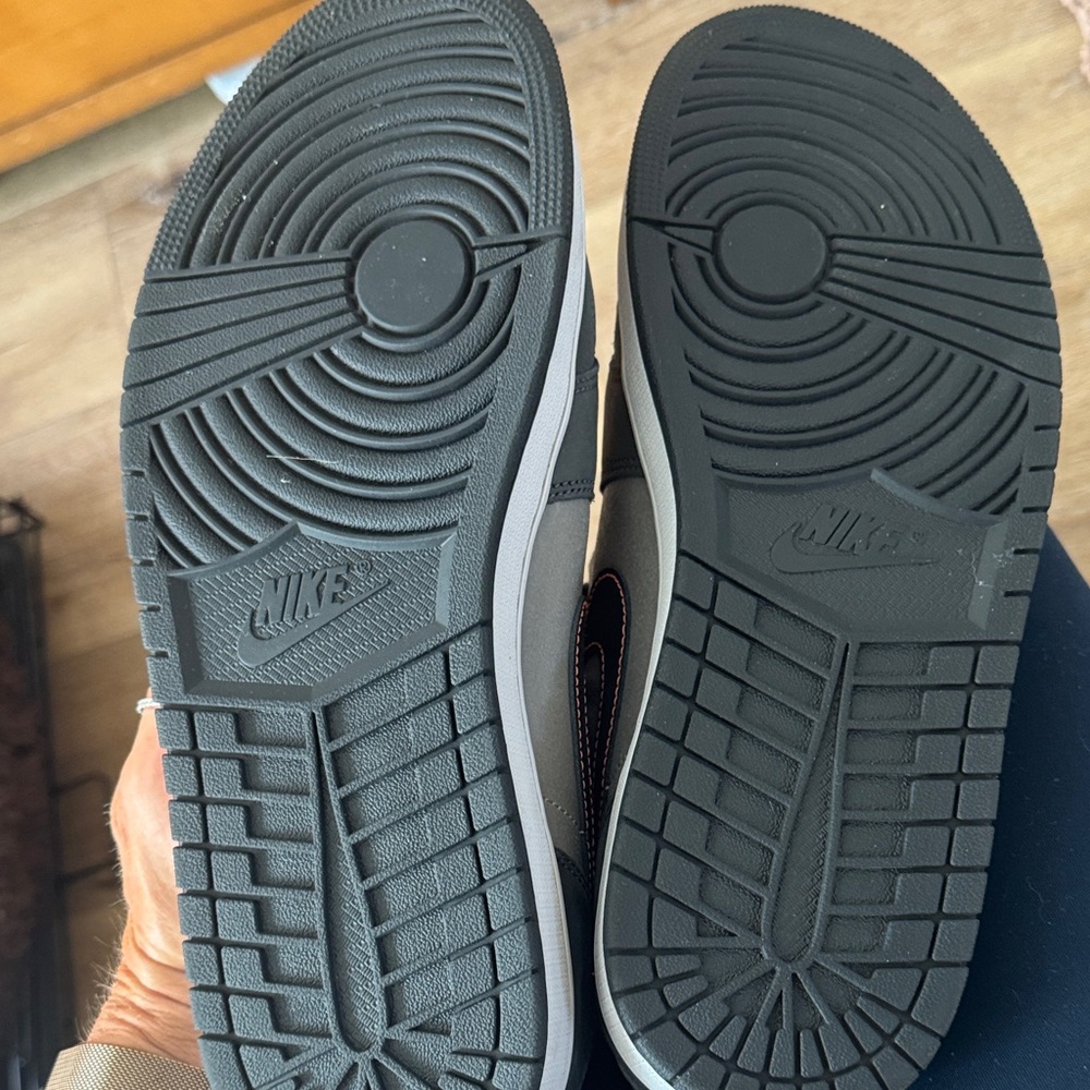 Nike Men's Gray and Black Sneakers with Orange Accents - Picture 6 of 7